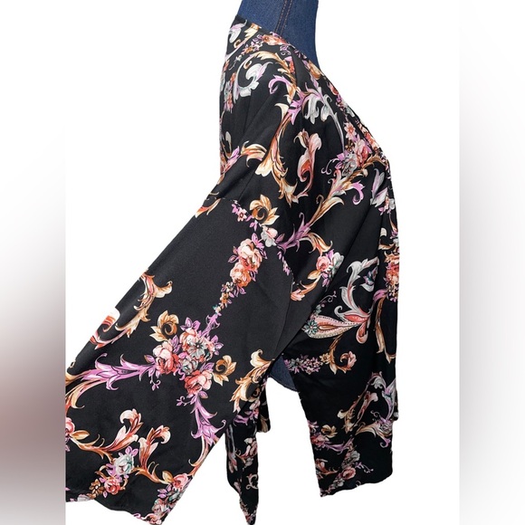 MINKPINK bohemian Floral Kimono Black and Pink XS/S. - Picture 7 of 7